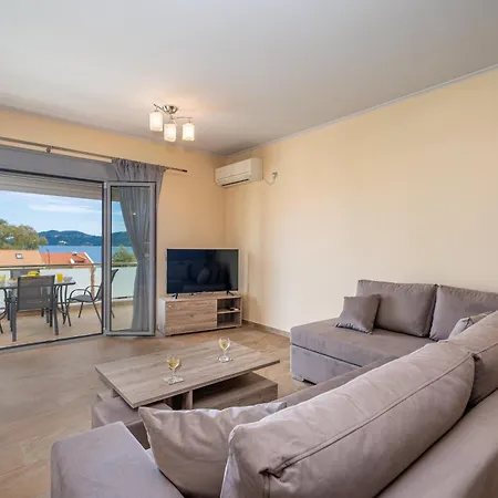 Nicolis Seaside شقة