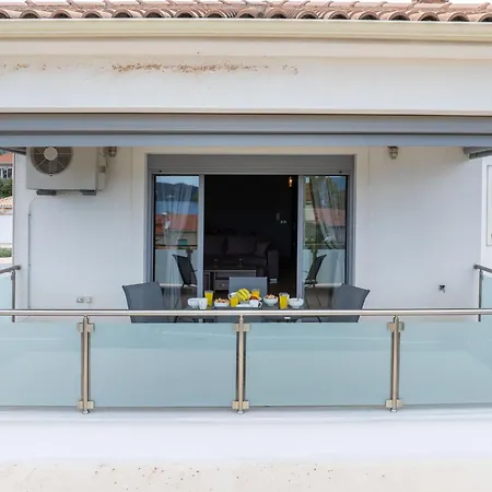 Nicolis Seaside كارافوميلوس