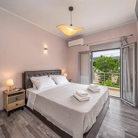 Nicolis Seaside كارافوميلوس