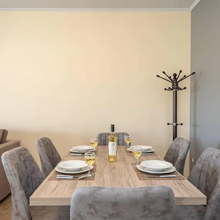 Nicolis Seaside * كارافوميلوس